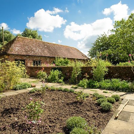 Отель All Hallows Farmhouse Wimborne Saint Giles Экстерьер фото