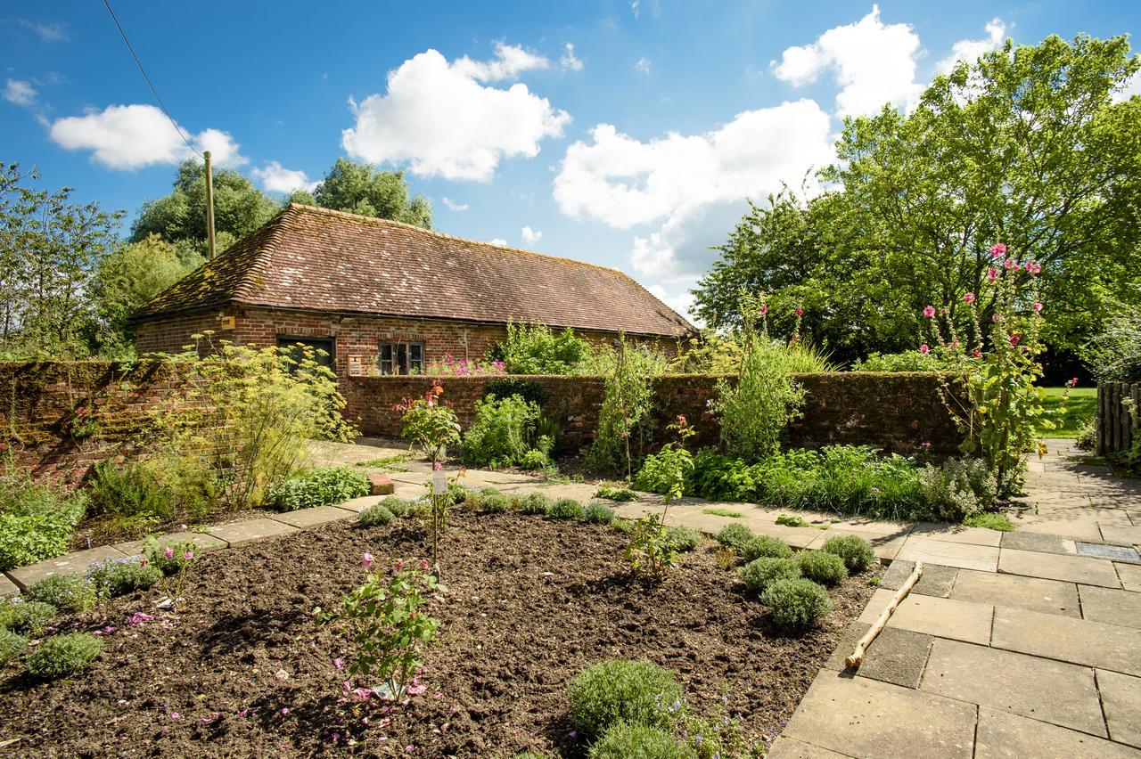 Отель All Hallows Farmhouse Wimborne Saint Giles Экстерьер фото